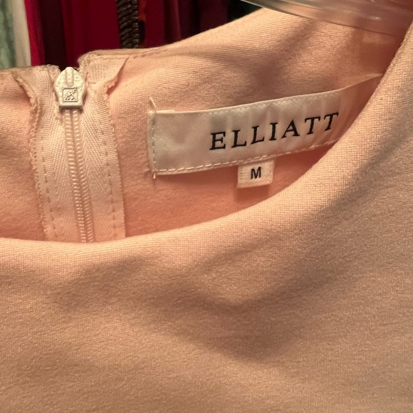 Elliatt cape shoulder dress - Picture 3 of 8